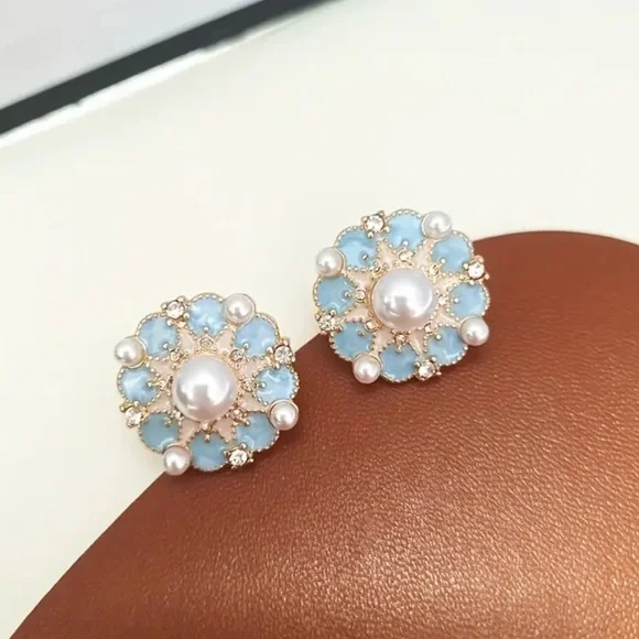 Blue Flower Pearl Stud Earrings - Picture 5 of 6